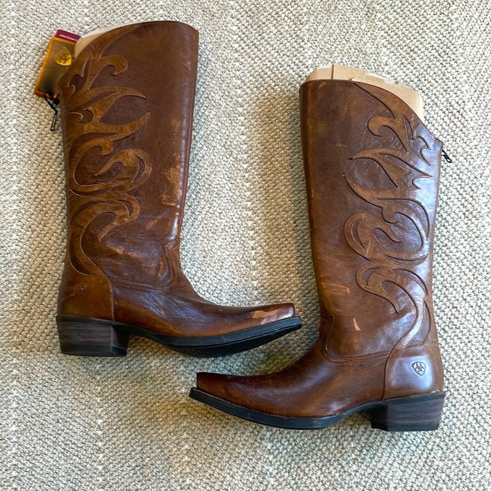 Ariat Size 8 Lyric boot